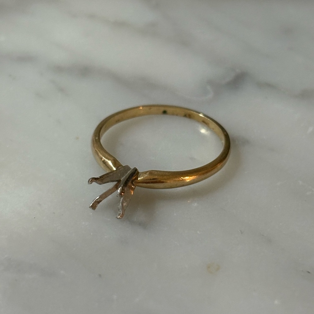14 karat women’s ring